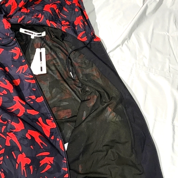 MCQ BY ALEXANDER MCQUEEN Swallow Jacket Black & Red - Picture 10 of 10